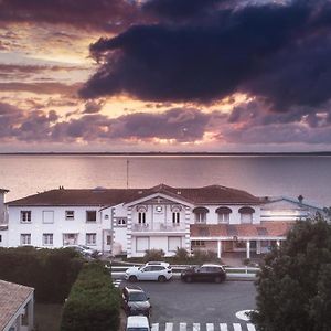 Beach Hotel - Le Grand Chalet